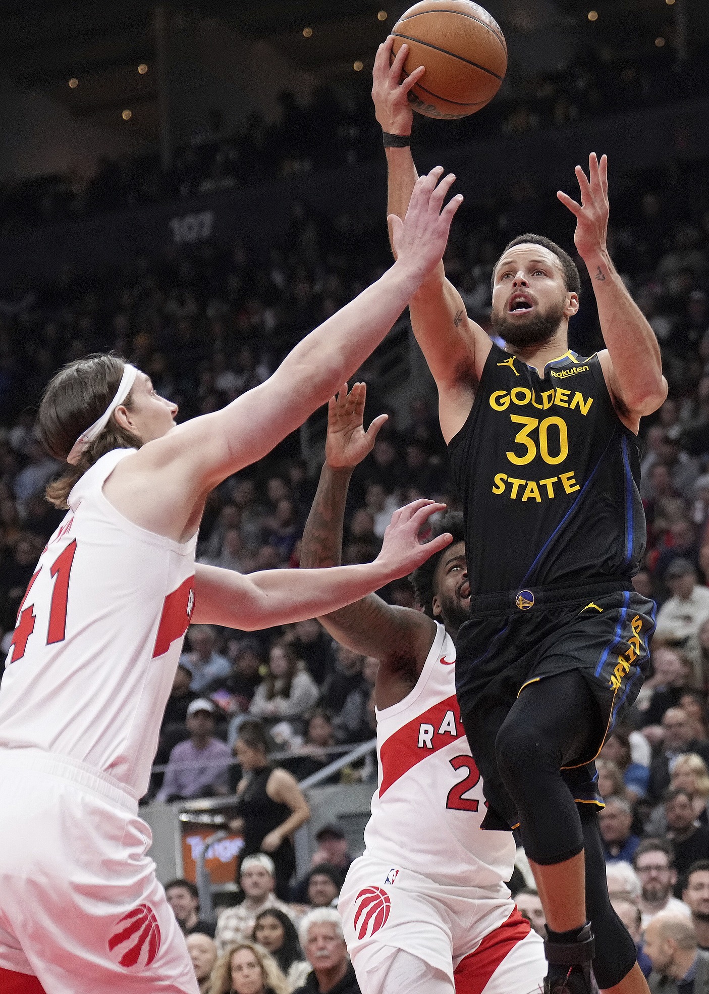 猛龙队士气高涨赢得NBA总决赛首场胜利的简单介绍