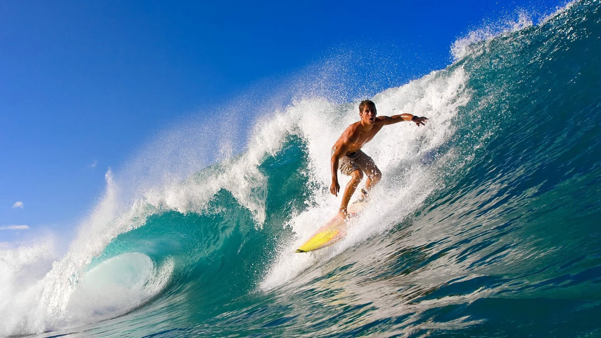 排球赛场焦点！中国队对阵西班牙队，关键一战，双方鏖战至最后一刻