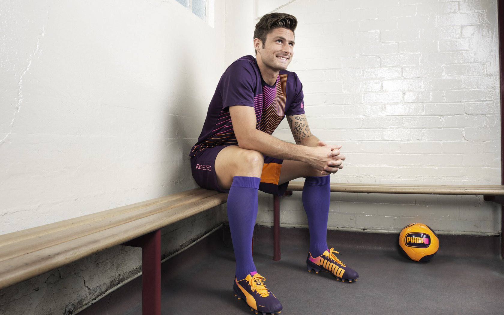 莱万多夫斯基迎来三赛季高光表现，RNG球迷沸腾！